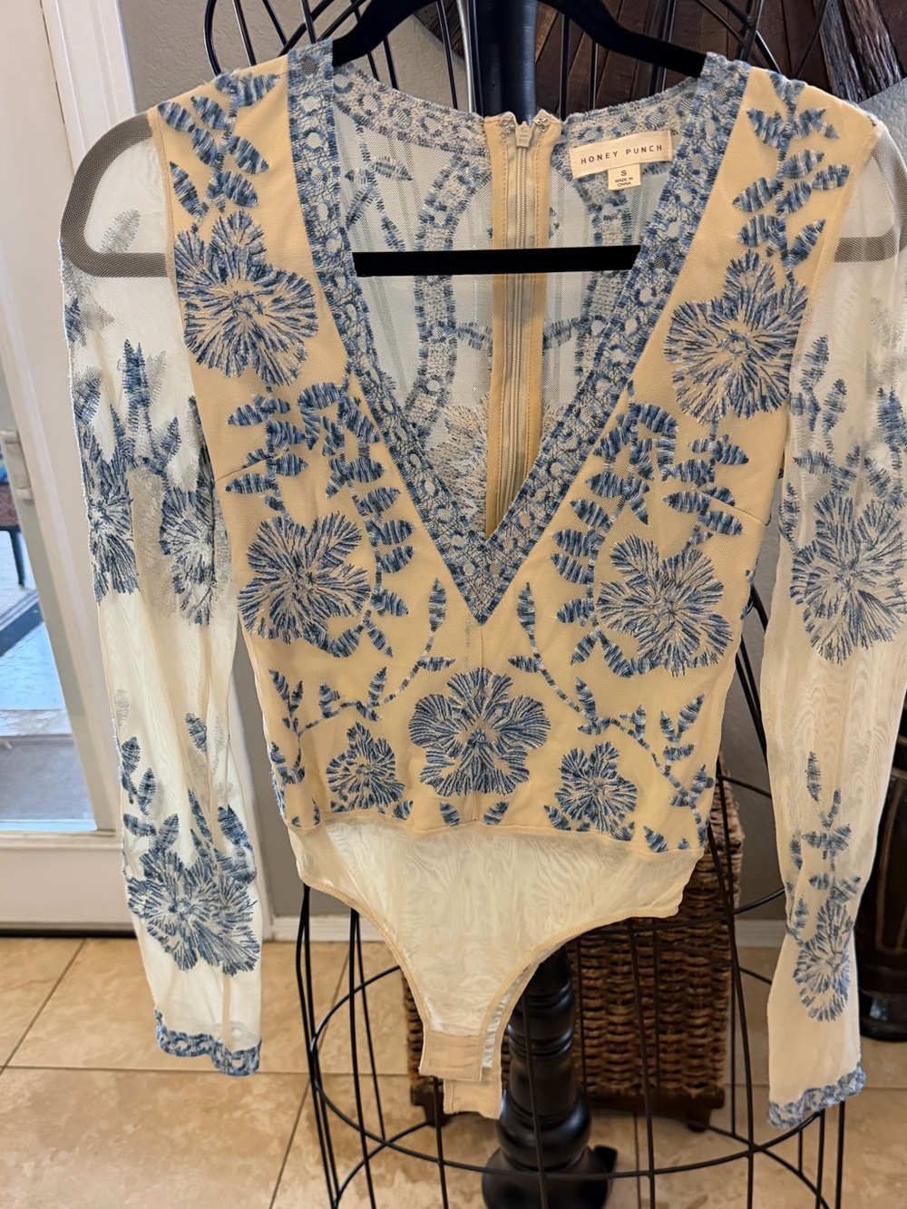 Honey Punch Deep V Floral Embroidered Sheer Sleeves & Back Bodysuit Size Meduim